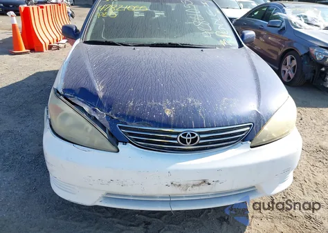 2005 Toyota Camry Le z USA, uszkodzony, nr VIN 4T1BE32K25U404312